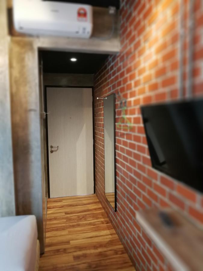 The Rise Room Kuala Terengganu Exterior photo A corridor in a house