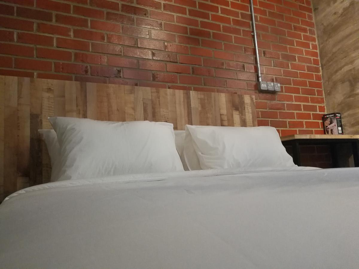 The Rise Room Kuala Terengganu Exterior photo A bed with two pillows